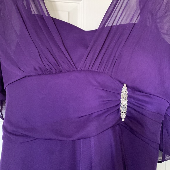 Stunning purple ball gown size large perfect for Prom Wedding or any gala event - Picture 5 of 11